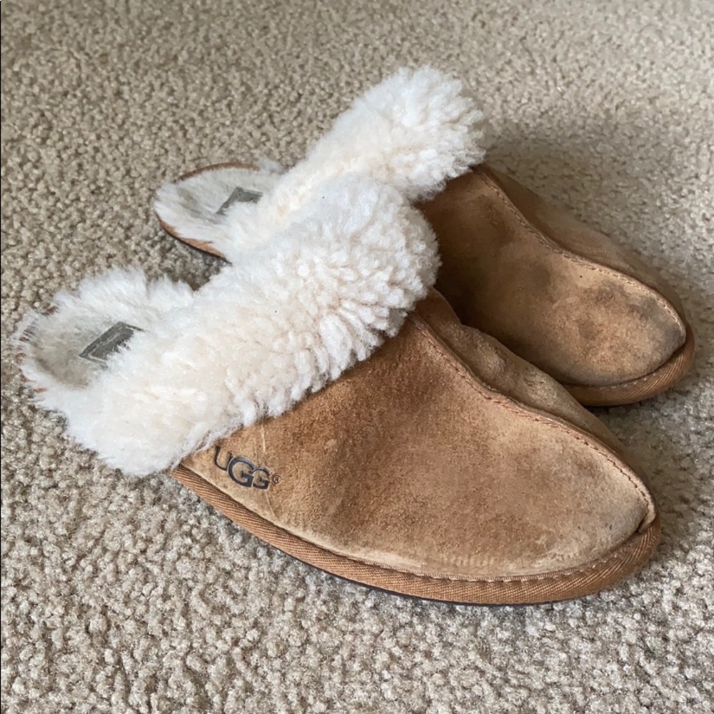 UGG SCUFFETTE II SLIPPER USED